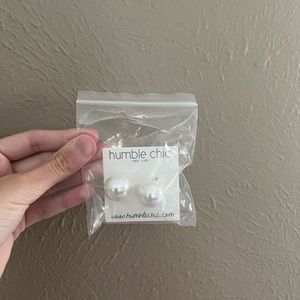 new earrings but missing backing